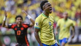 虎扑：萨巴伦卡：和郑钦文交手总是很艰难，我必须很努力才能拿下第二盘.